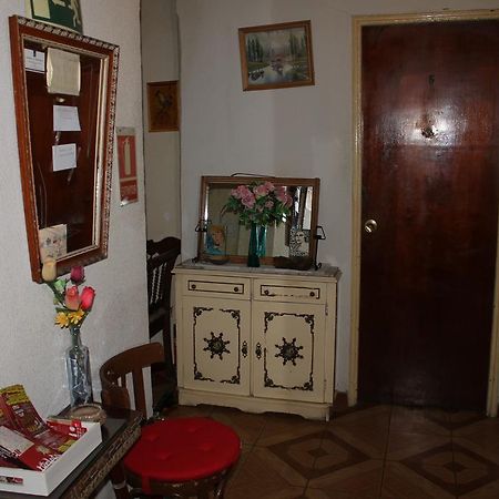 Hostal Xucar Madrid Extérieur photo