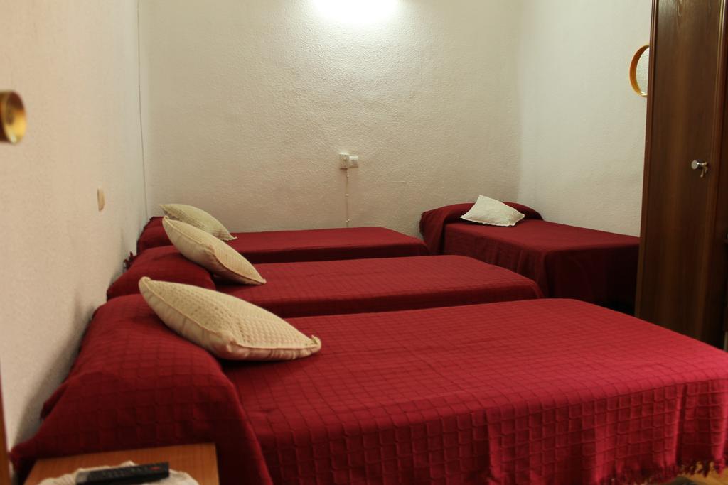 Hostal Xucar Madrid Chambre photo