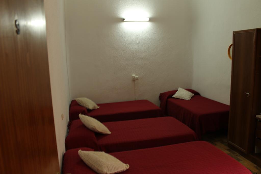 Hostal Xucar Madrid Chambre photo