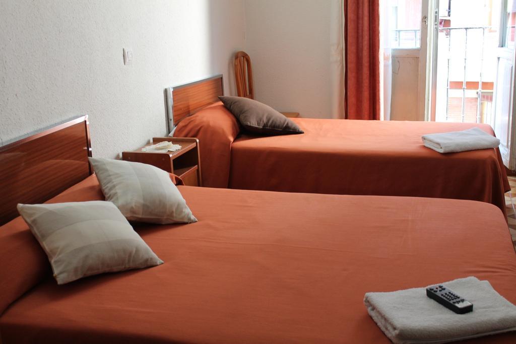 Hostal Xucar Madrid Chambre photo